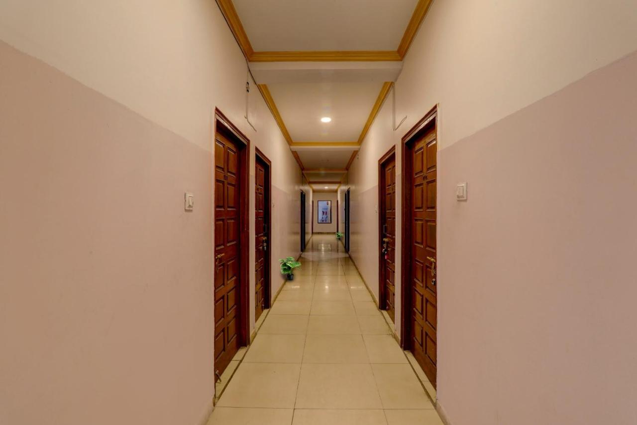 Collection O Premier Near Hazratganj Hotel ลัคเนา ภายนอก รูปภาพ