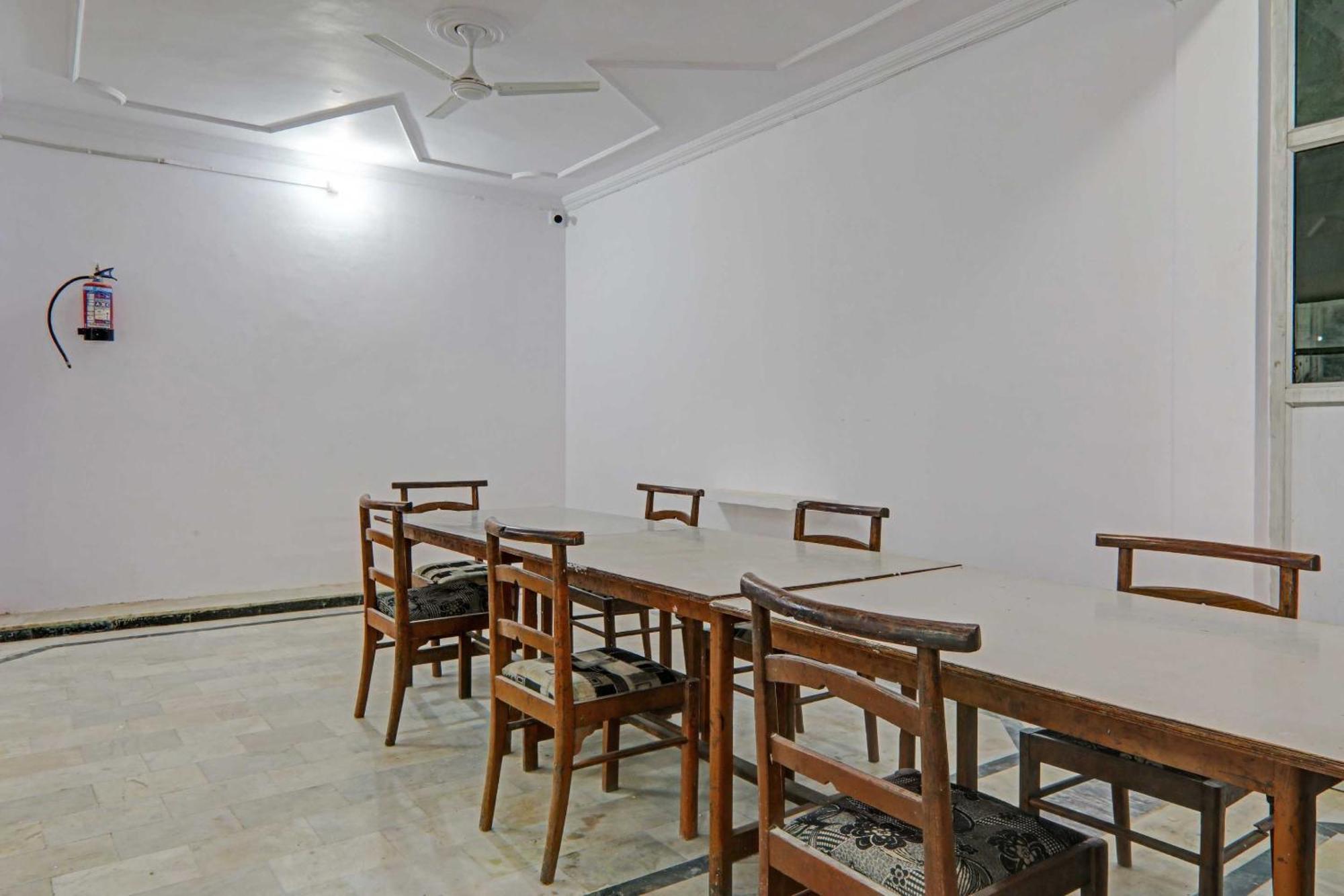 Collection O Premier Near Hazratganj Hotel ลัคเนา ภายนอก รูปภาพ