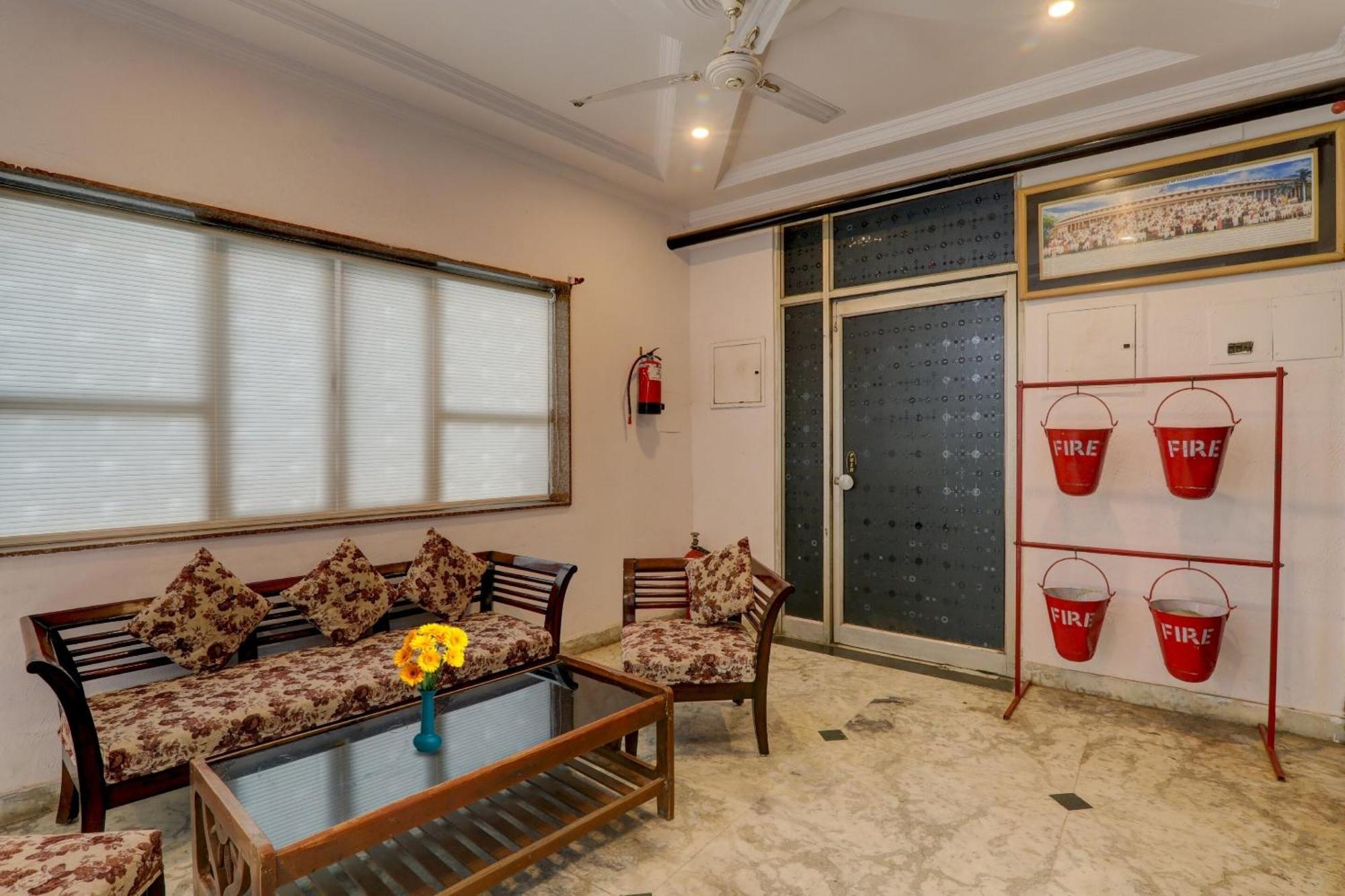 Collection O Premier Near Hazratganj Hotel ลัคเนา ภายนอก รูปภาพ