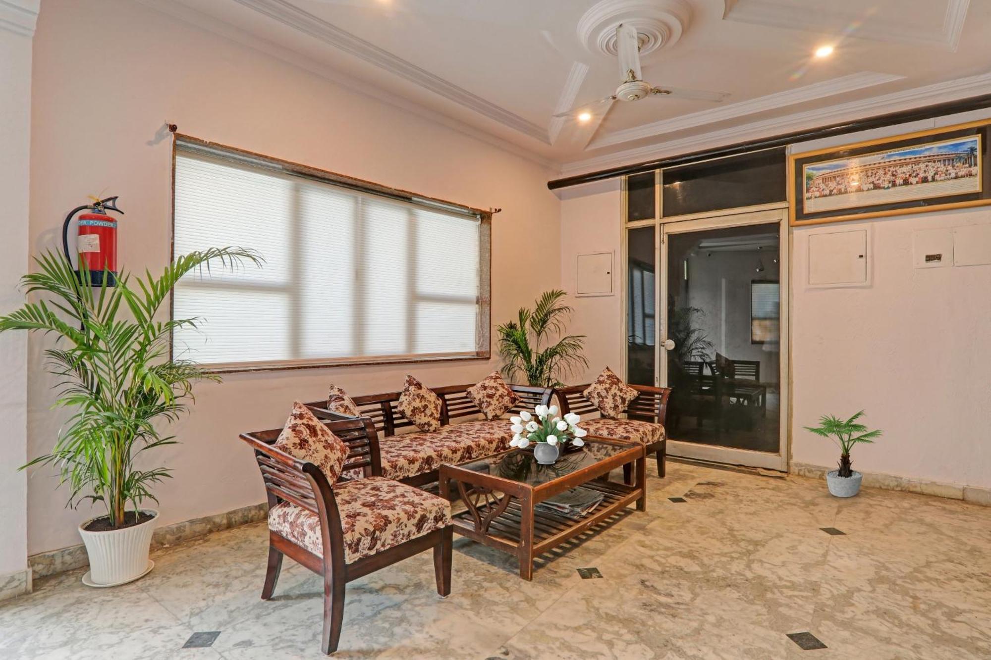 Collection O Premier Near Hazratganj Hotel ลัคเนา ภายนอก รูปภาพ
